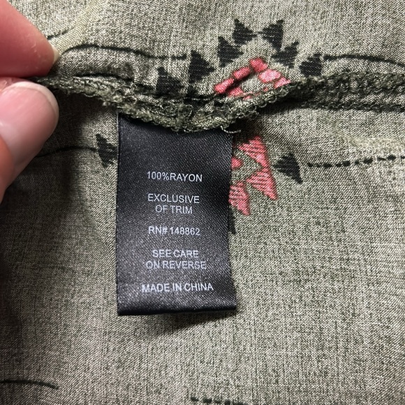 TORRID Challis Tiered Tunic Tank in Ikat Buttons Scoop Neck Tribal Bohemian 3 - Picture 13 of 16